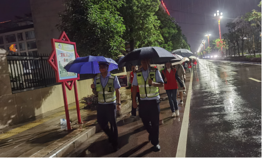轄區(qū)安全無小事 平安夜巡在行動(dòng)