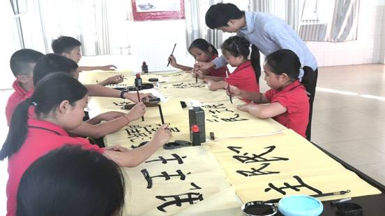 傳統(tǒng)文化進(jìn)校園靈秀小學(xué) 書(shū)法2